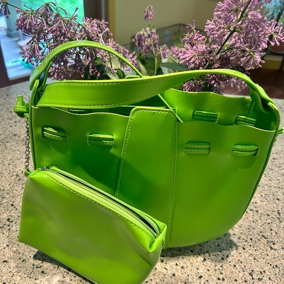 Geir Ness- Laila Vibrant lime Green Women's bucket purse with accessory bag. - Picture 1 of 4